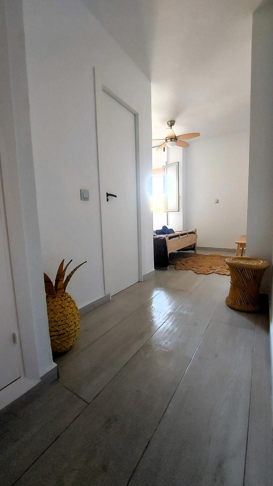 Cozy 2-bed 2-bathroom In Town Centre Apartment